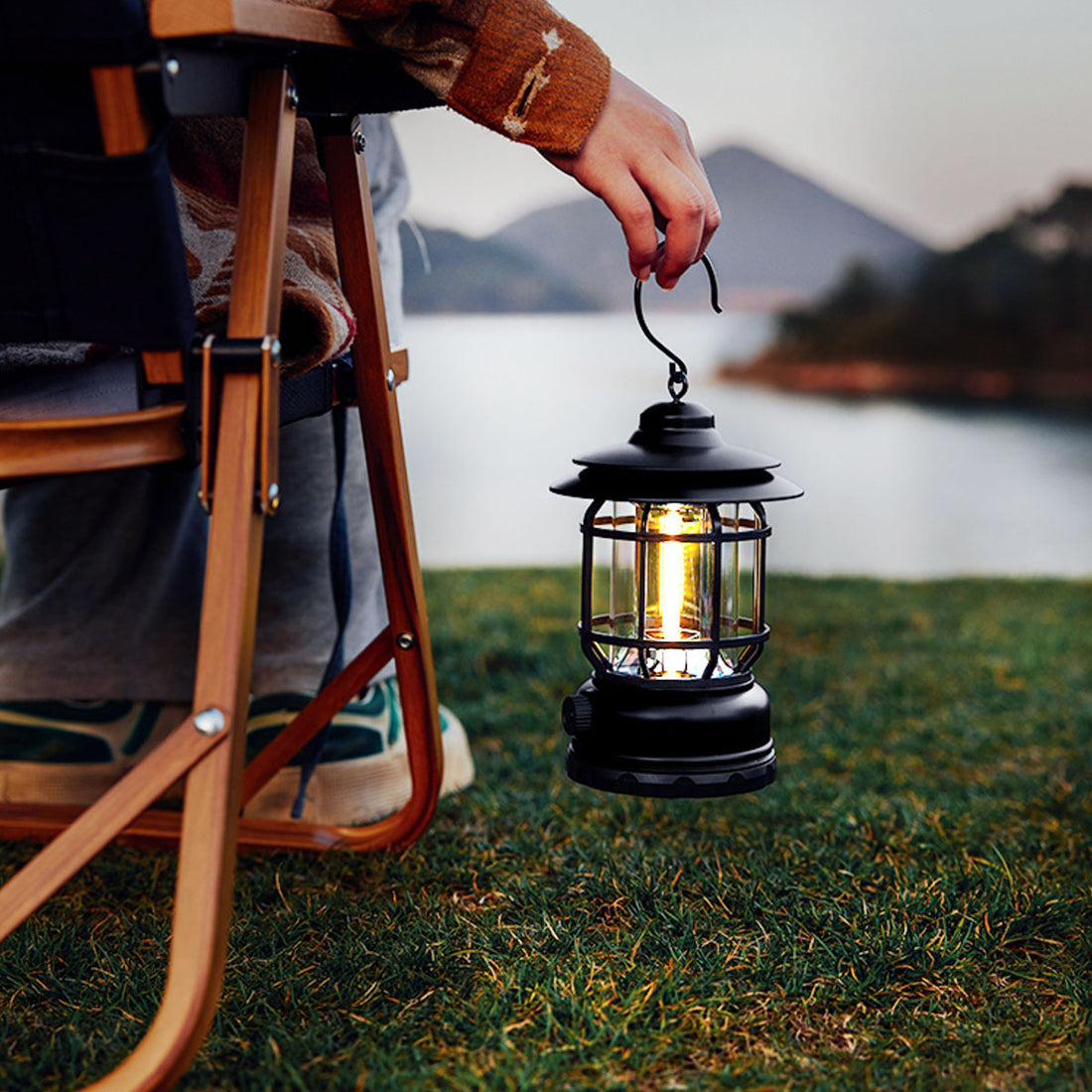 Outdoor Retro Revolving  Camping Lantern